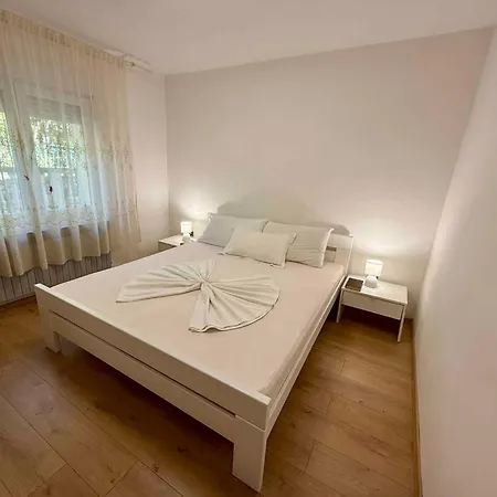 Apartment In 54872 *