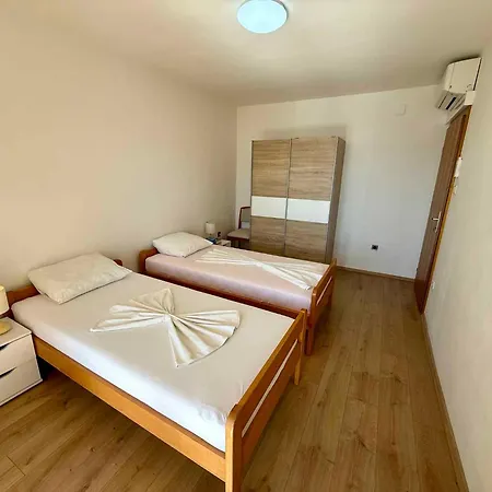 Apartment In 54872 *