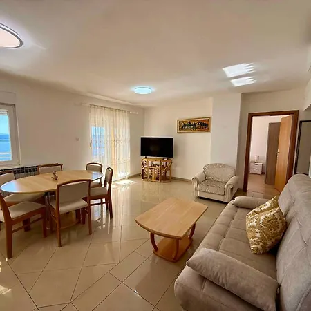 In 54872 Apartment Dramalj