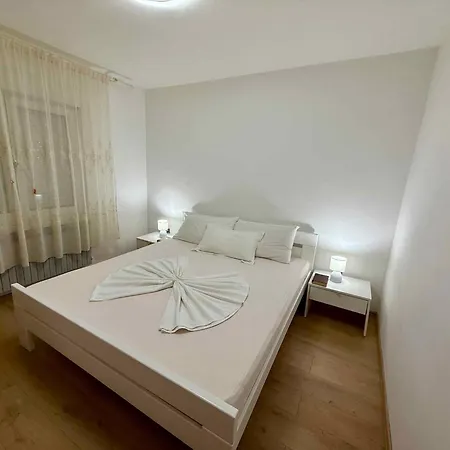 Apartment In 54872 *