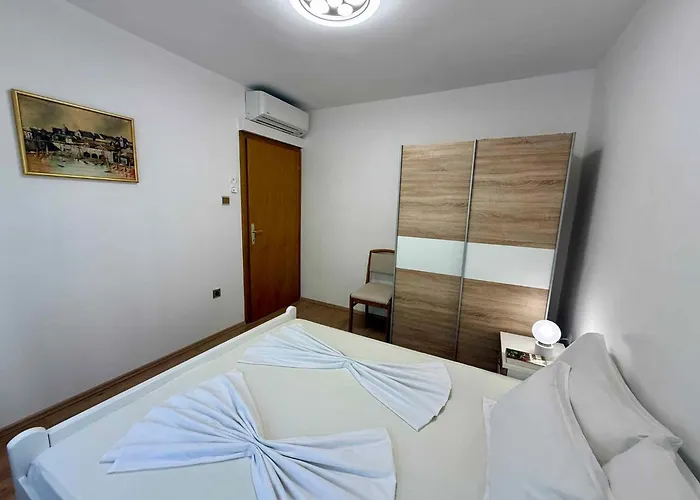 Apartament In 54872 *