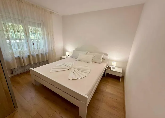 Apartament In 54872 *