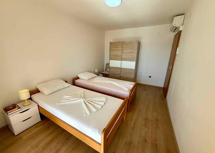 Apartament In 54872 *