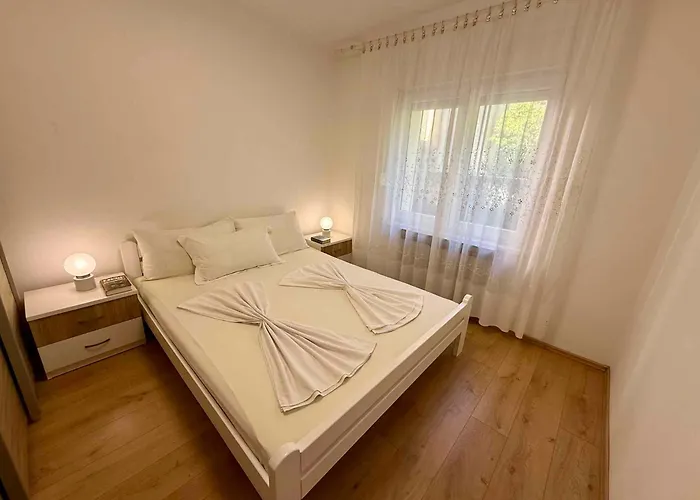 Apartament In 54872 *